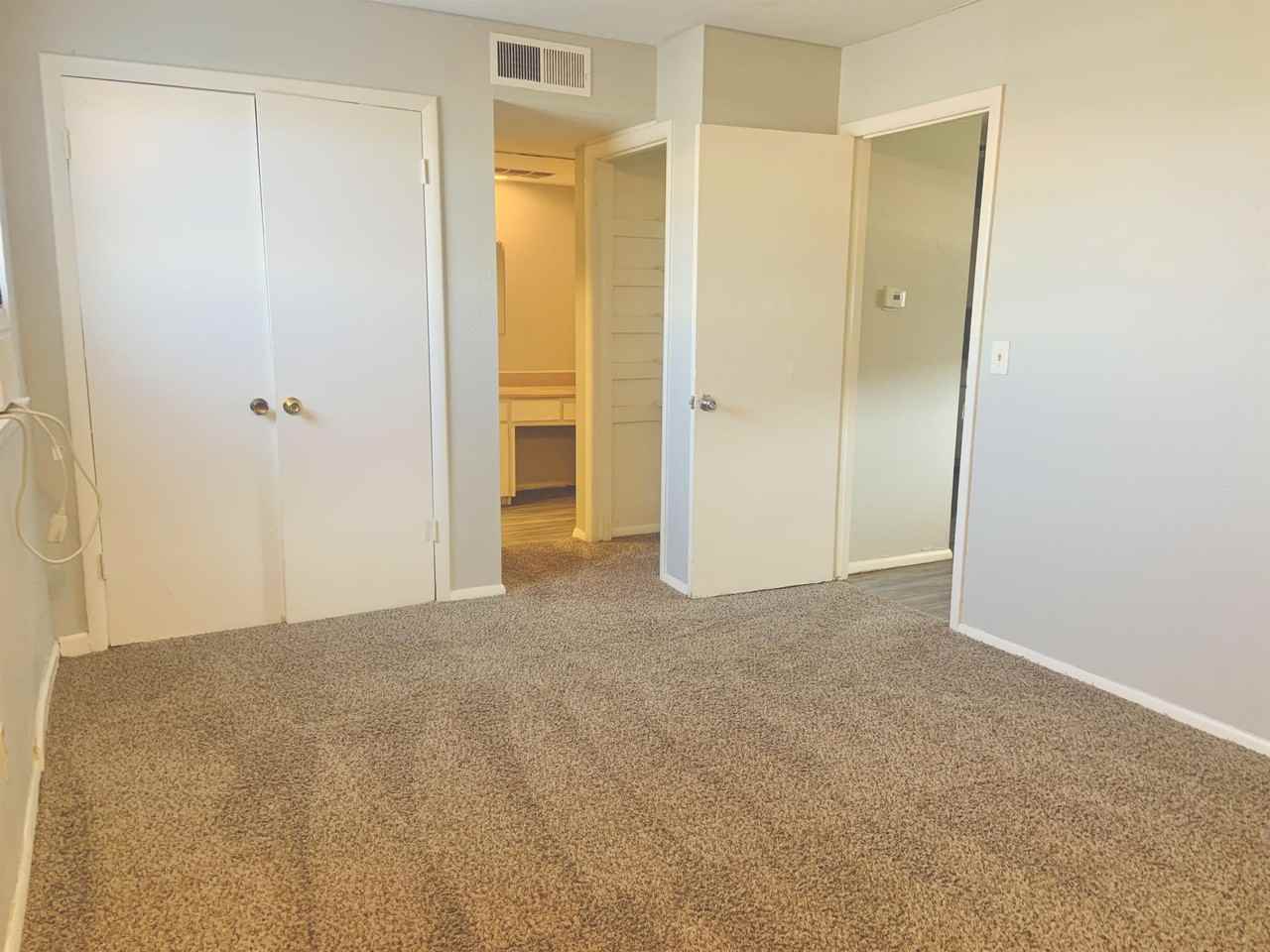 English Village - Photo 6 of 40