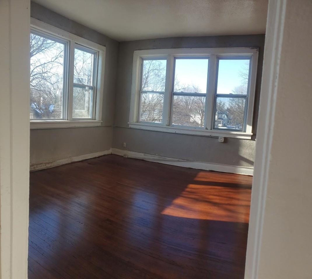 309 Allen Street - Photo 6 of 8