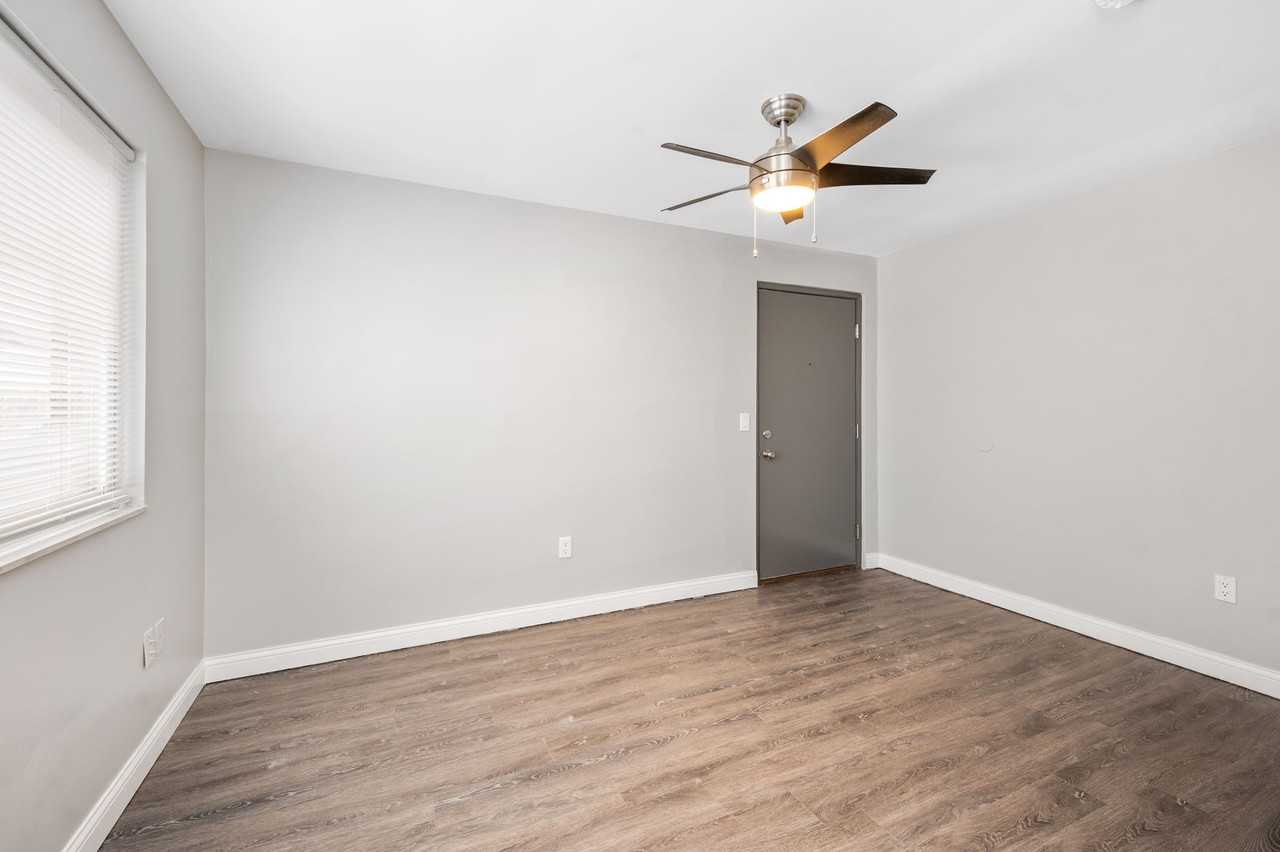 Lawn Ave-2204 - Photo 2 of 6