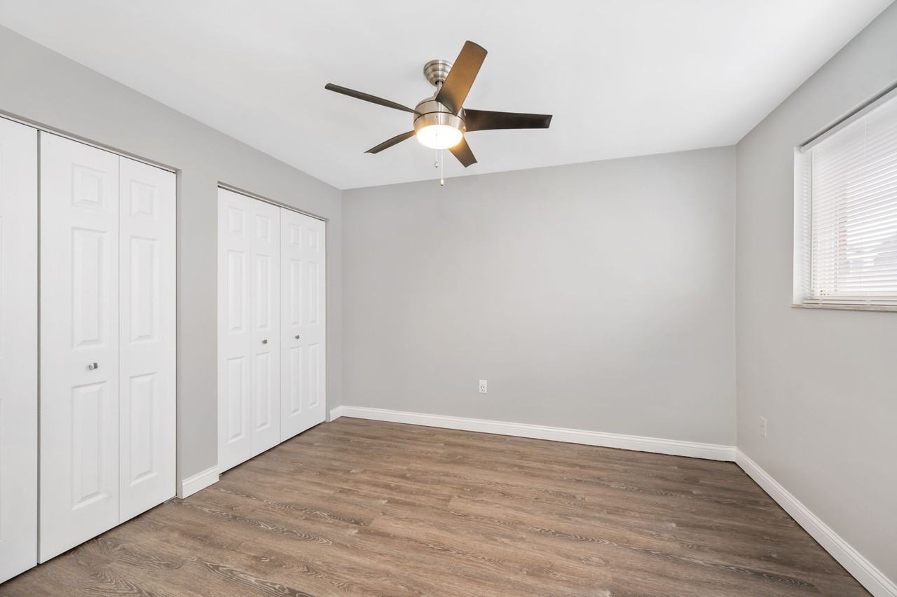 Lawn Ave-2204 - Photo 4 of 6