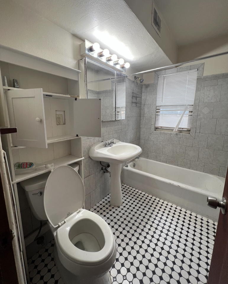 2419 Plymouth Avenue North - Photo 7 of 20