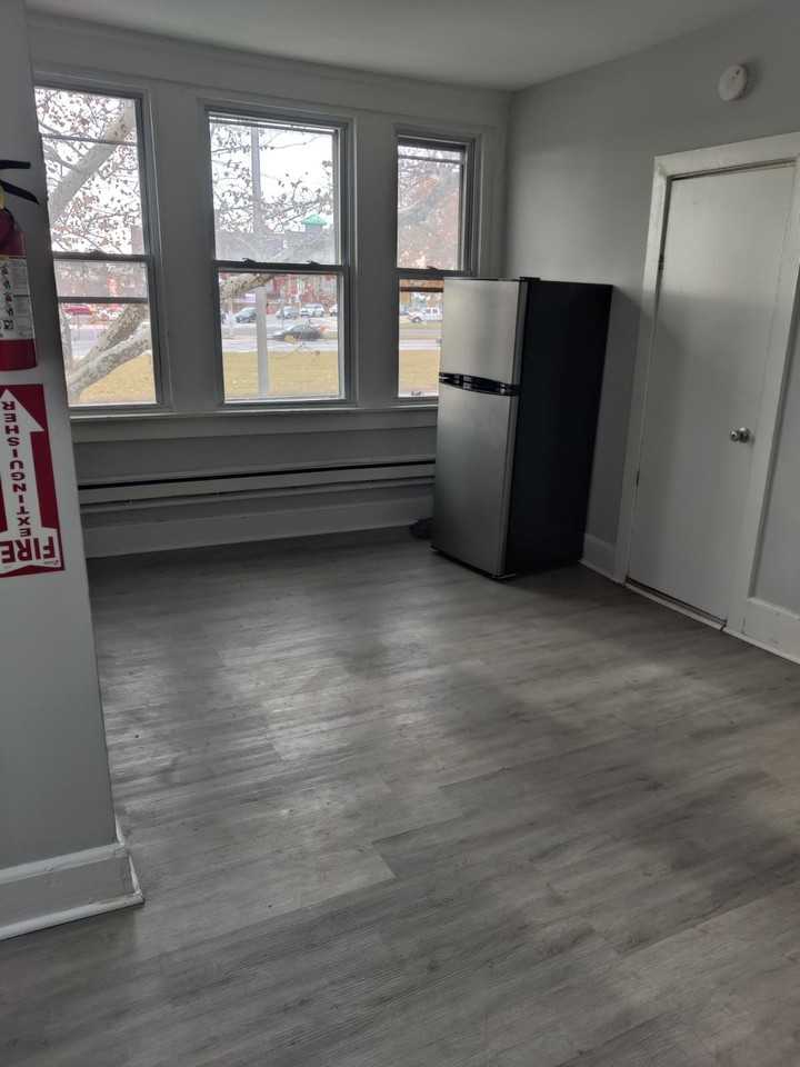 129 East Roosevelt Boulevard - Photo 3 of 5