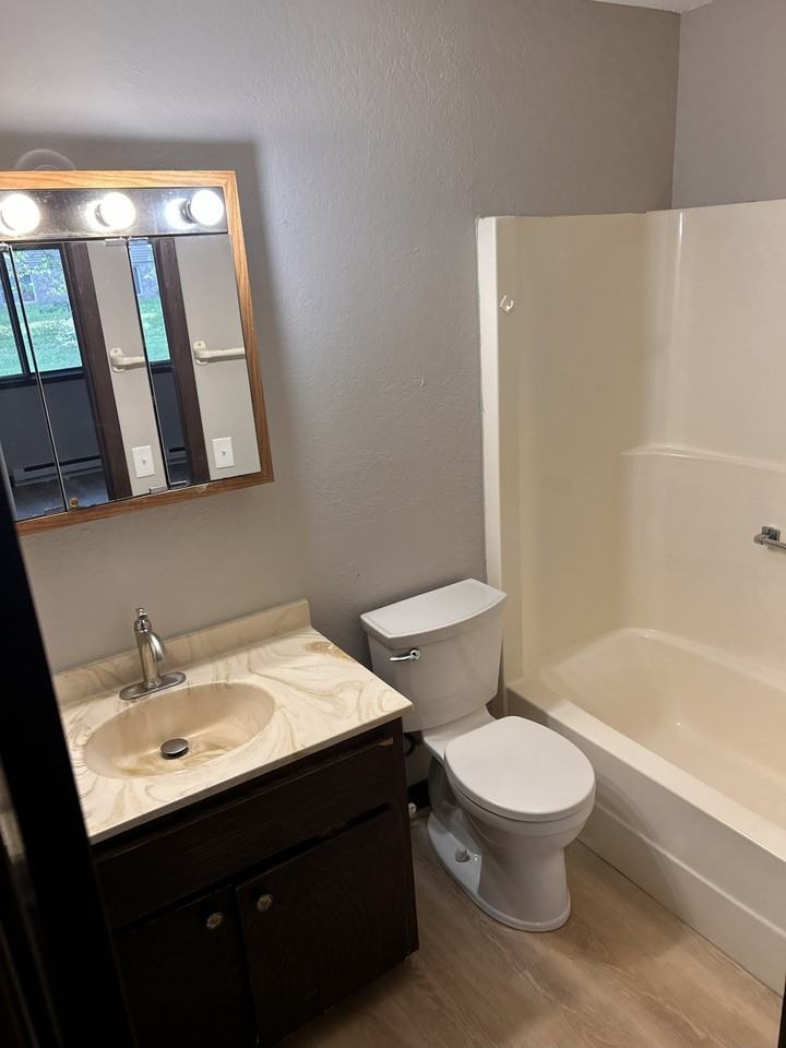 522 Oak Avenue - Photo 2 of 6