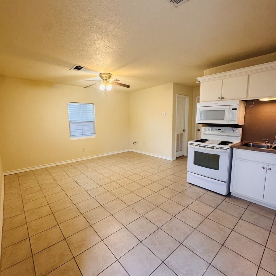 2094 Texas Ave - Photo 2 of 10