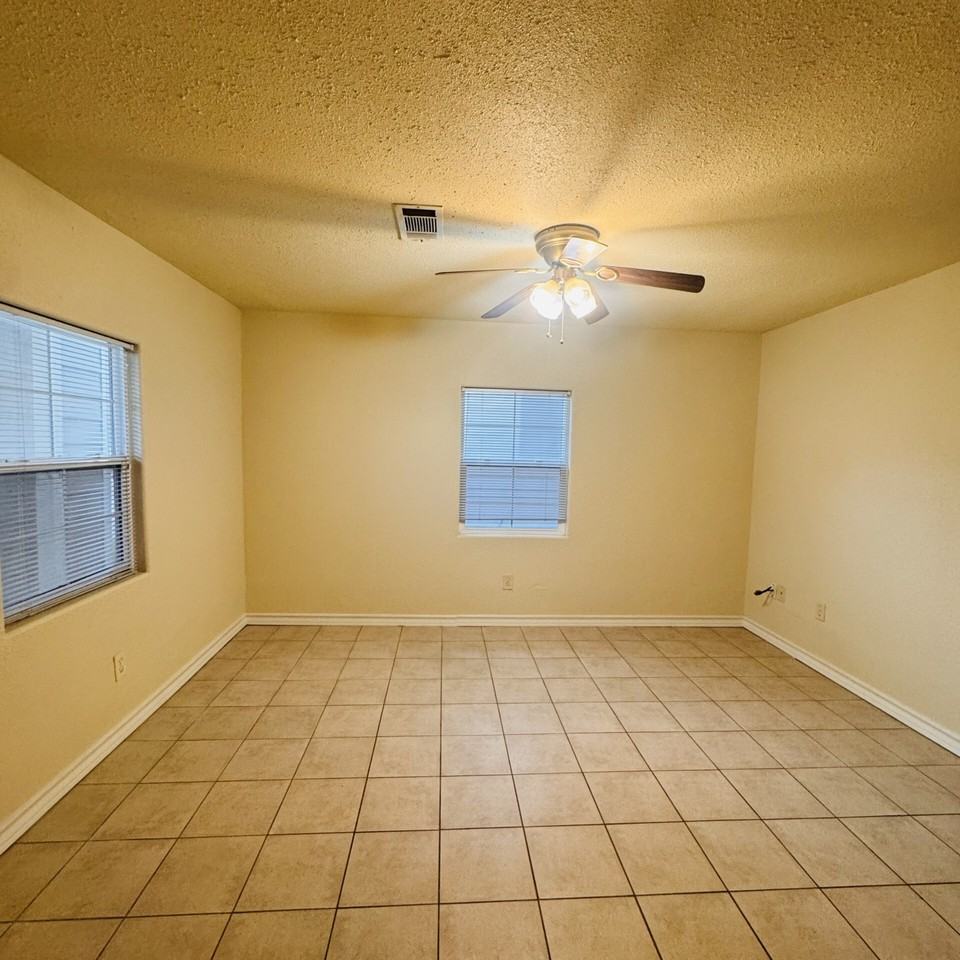 2094 Texas Ave - Photo 5 of 10