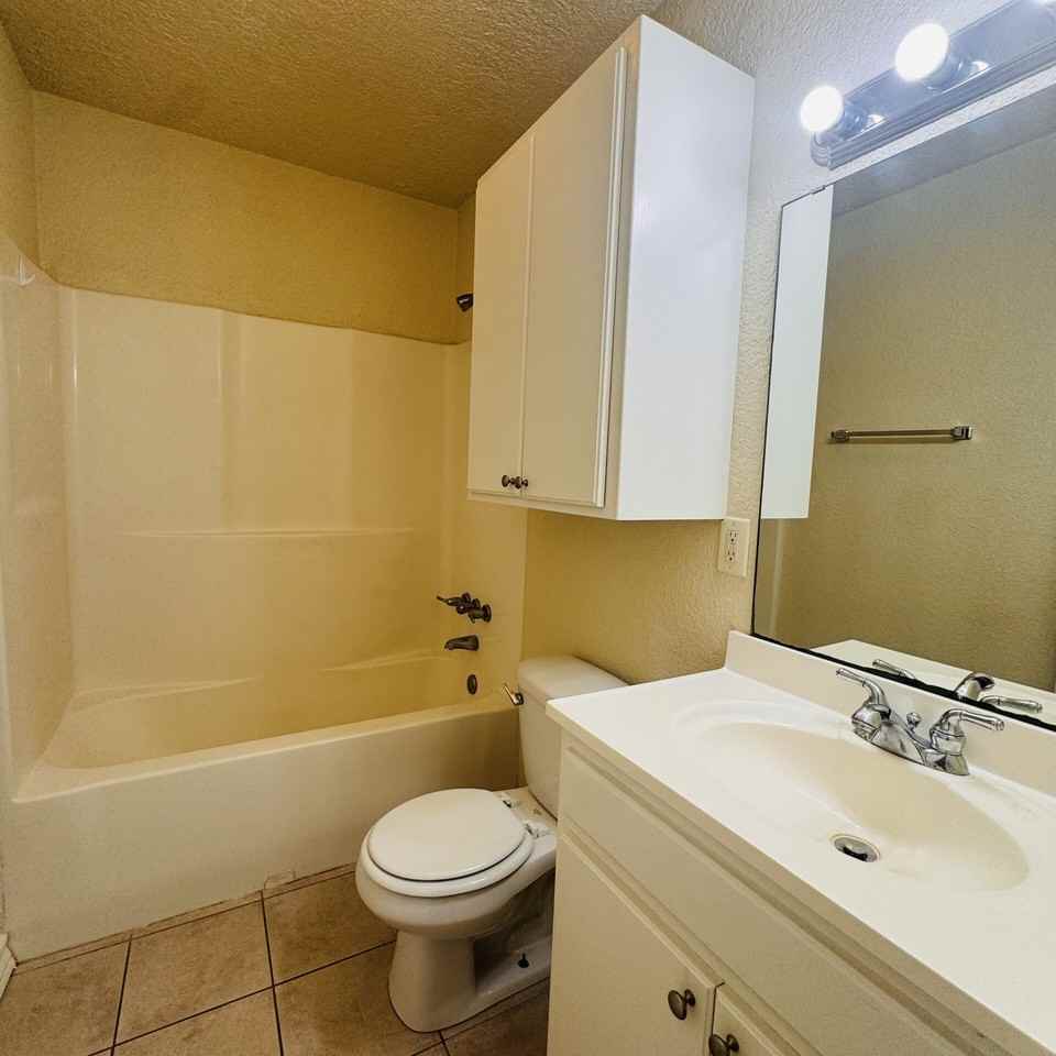 2094 Texas Ave - Photo 6 of 10