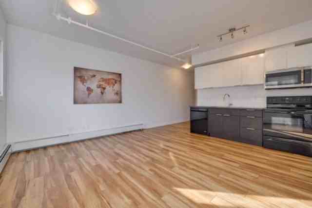 11302 85 St Nw - Photo 3 of 8