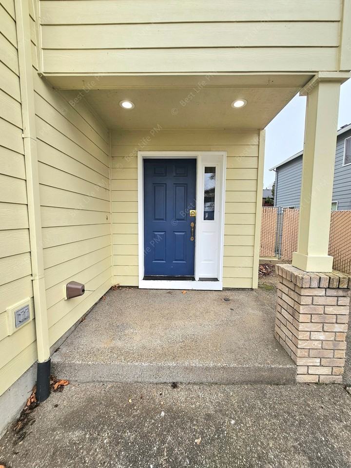 471 South Pine Street (10041) - Photo 2 of 30