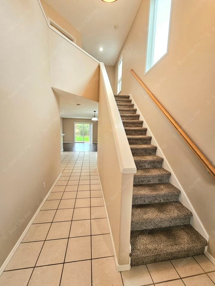 471 South Pine Street (10041) - Photo 3 of 30