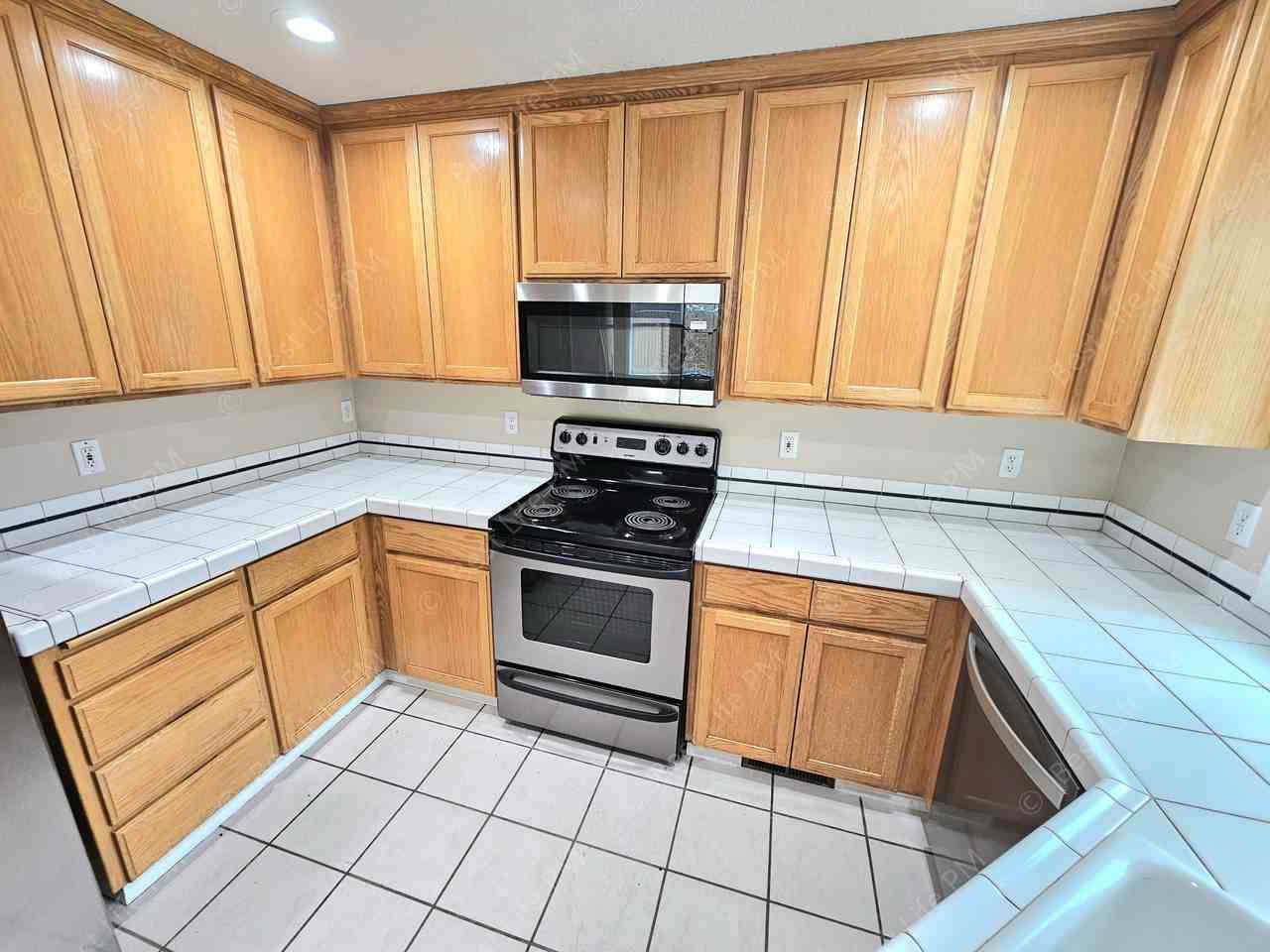 471 South Pine Street (10041) - Photo 7 of 30