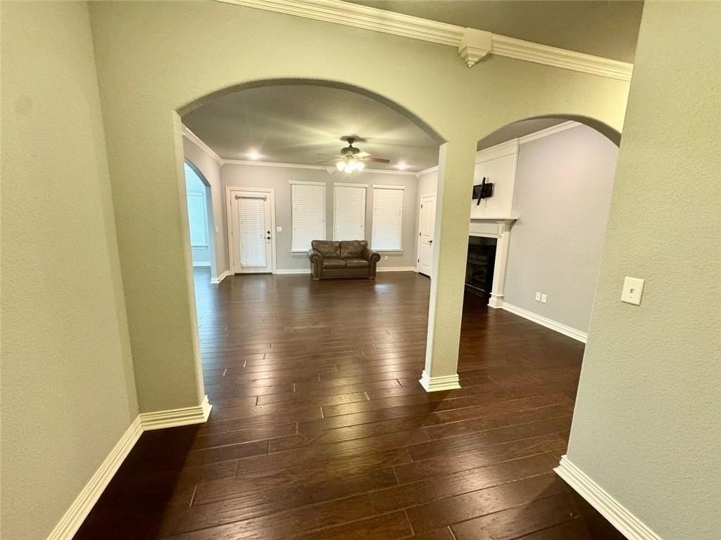 33 Leona Dr - Photo 2 of 22