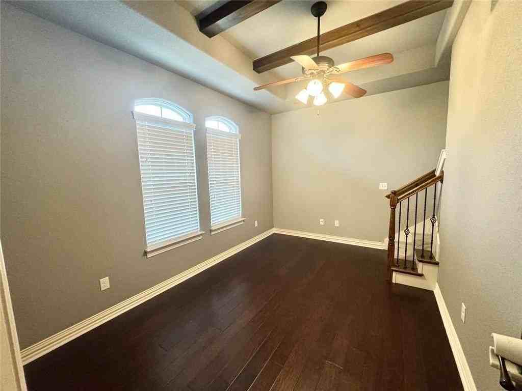 33 Leona Dr - Photo 3 of 22