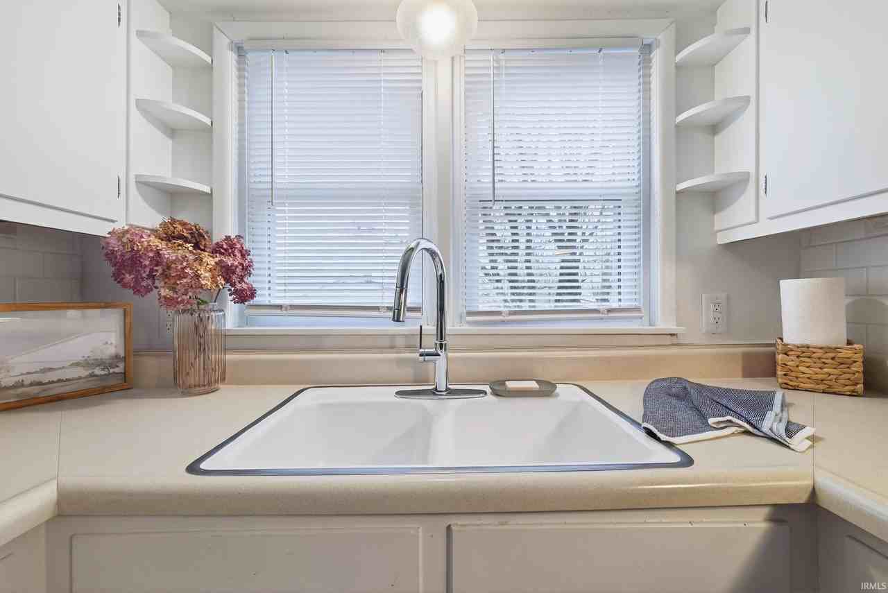 201 W Church Ln - Photo 3 of 21