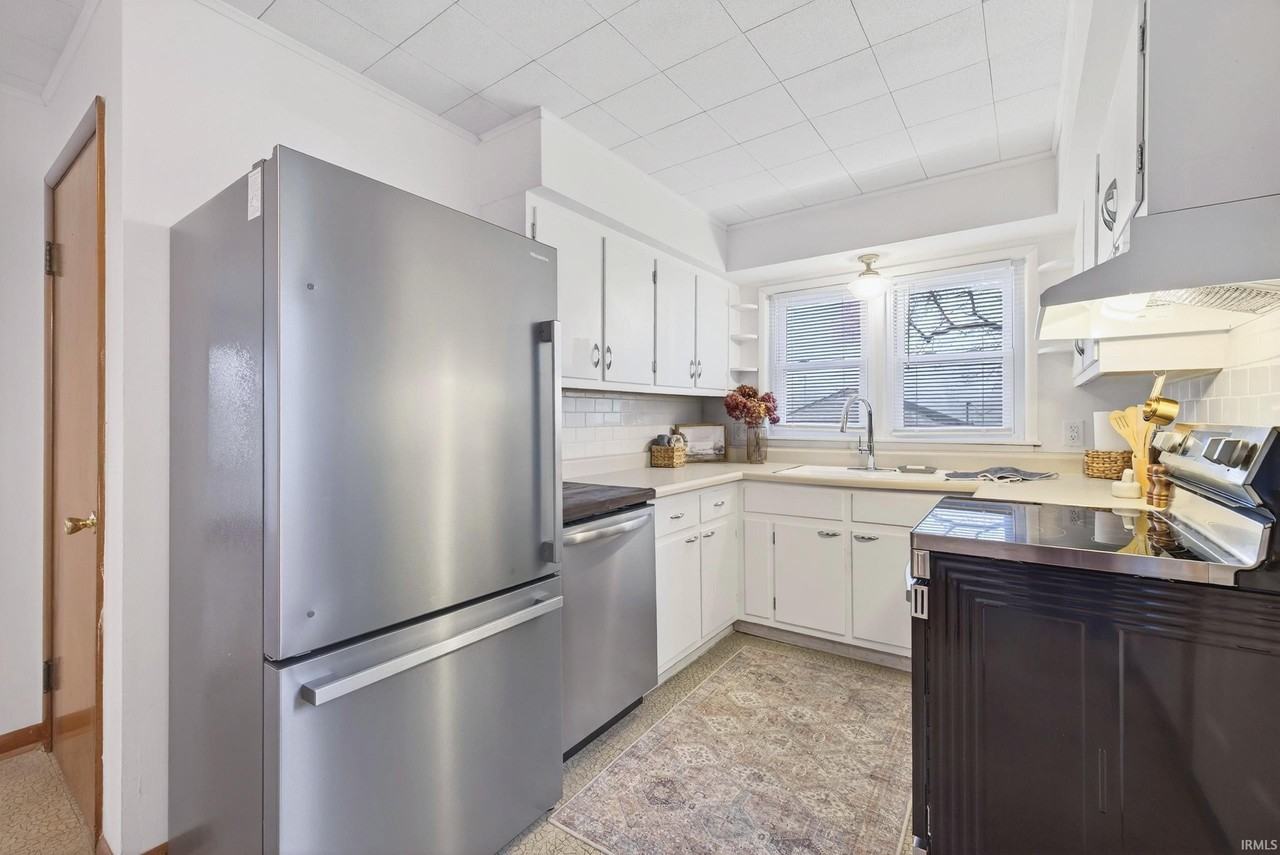 201 W Church Ln - Photo 4 of 21