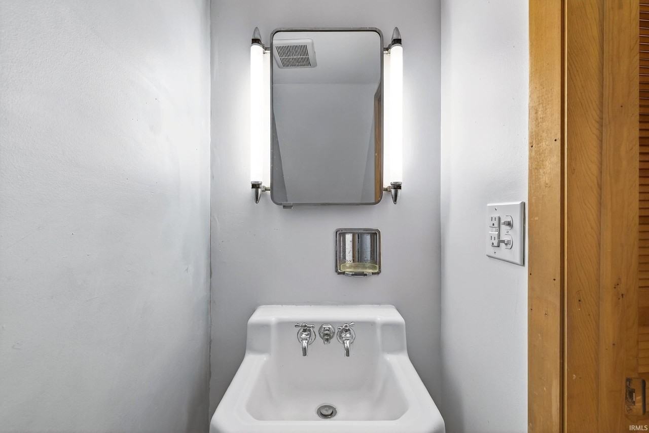 201 W Church Ln - Photo 6 of 21