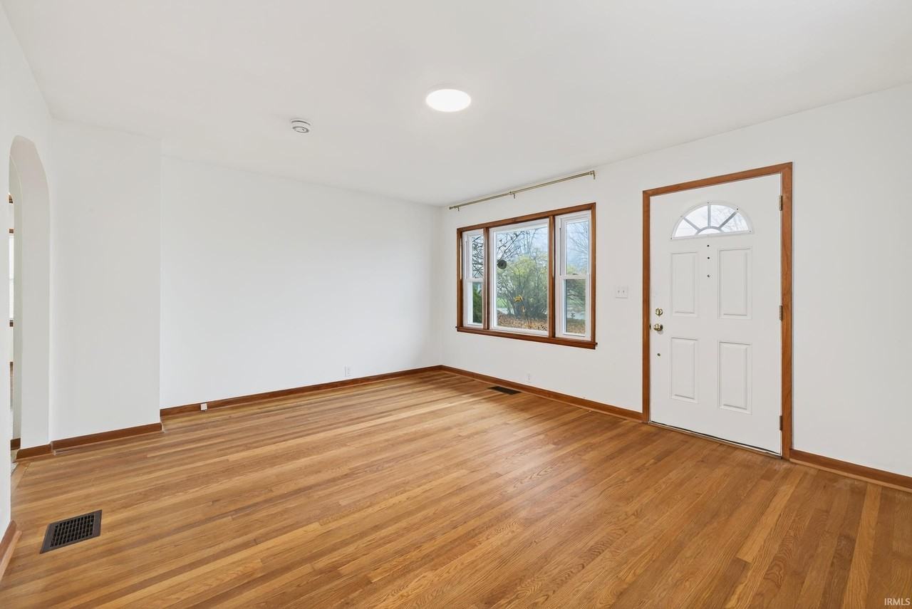 201 W Church Ln - Photo 7 of 21