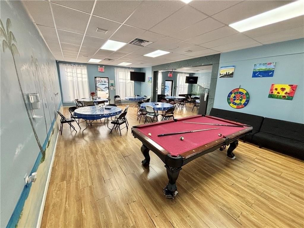 1221 Bay St - Photo 4 of 9