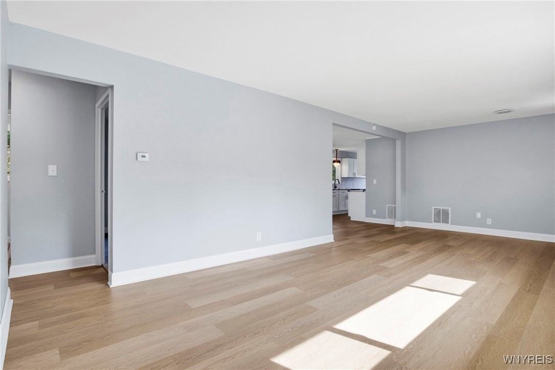 28 Campus Dr W - Photo 4 of 24