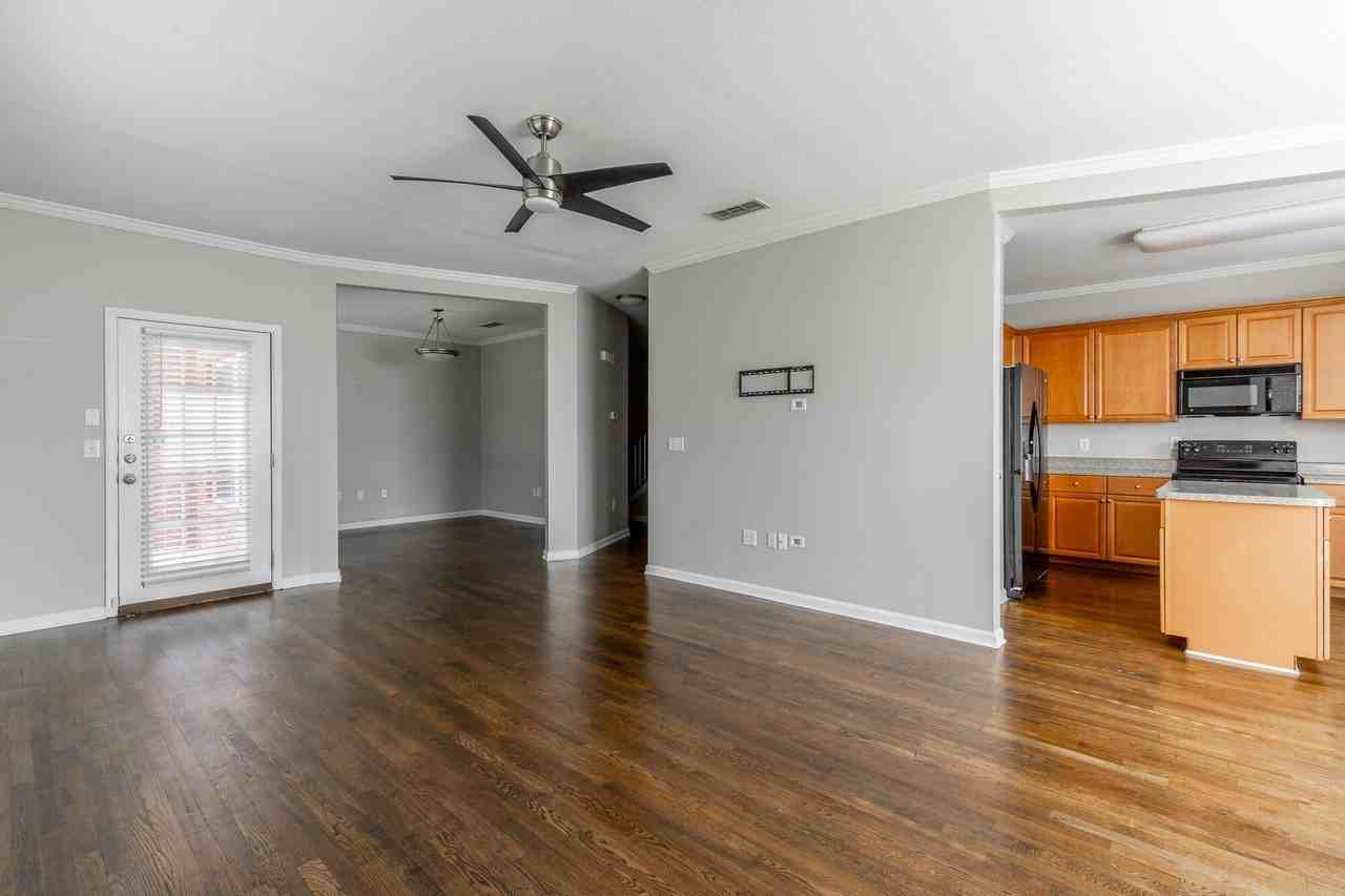 6105 Regency Ct - Photo 6 of 37