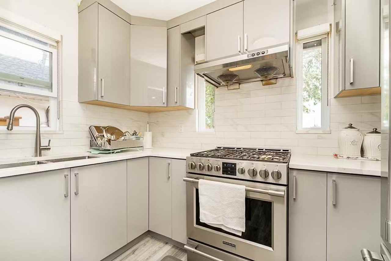 11553 83 Avenue - Photo 4 of 20