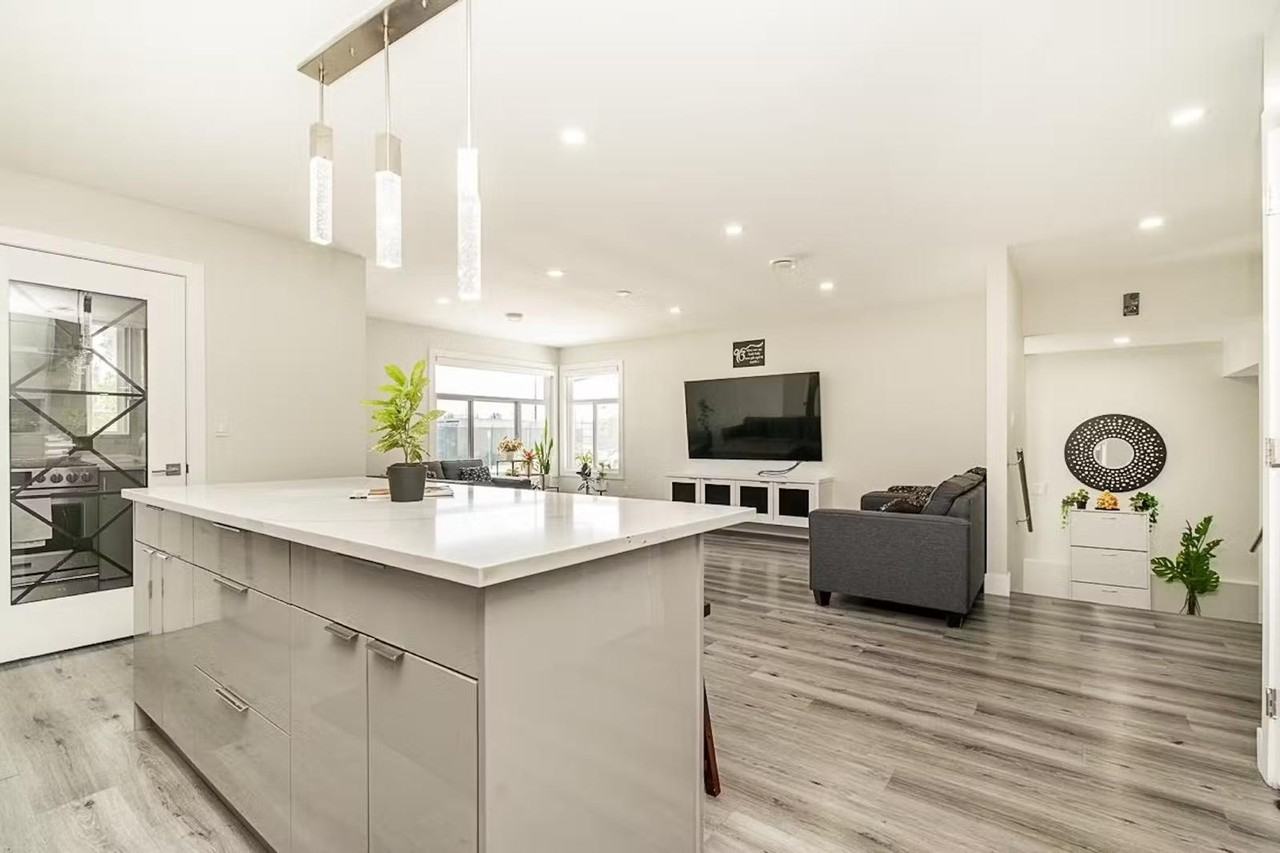 11553 83 Avenue - Photo 7 of 20