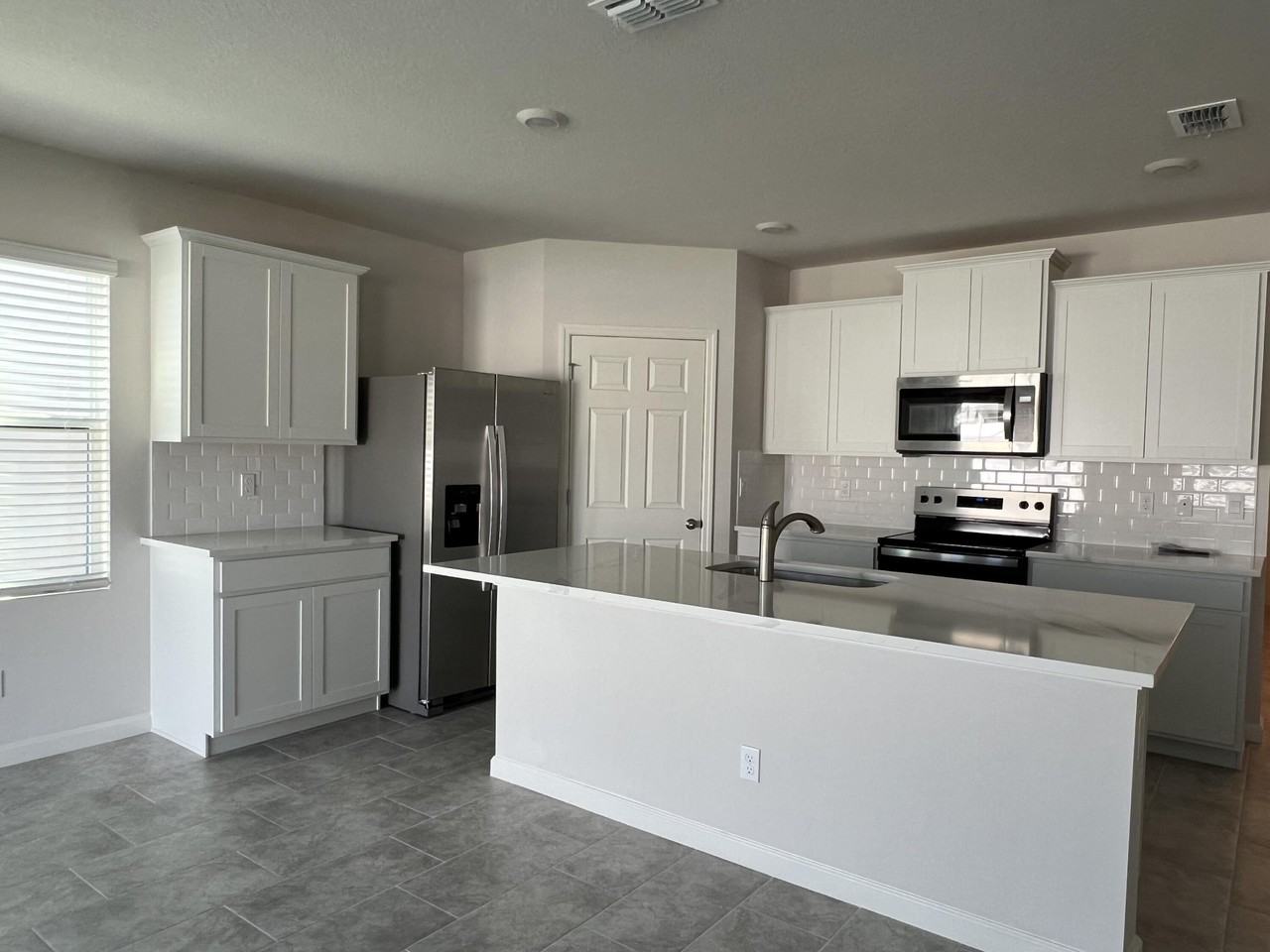 9618 Sea Spray Dr - Photo 2 of 18