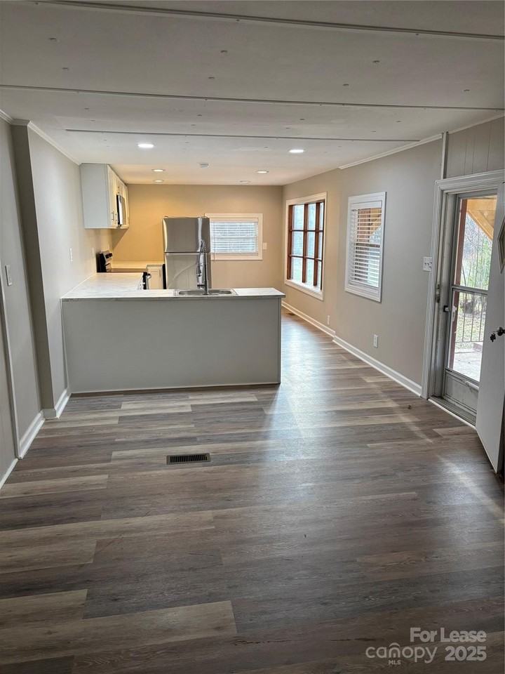 242 John C Rd - Photo 3 of 28