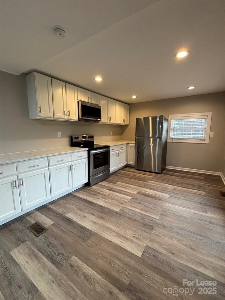 242 John C Rd - Photo 5 of 28