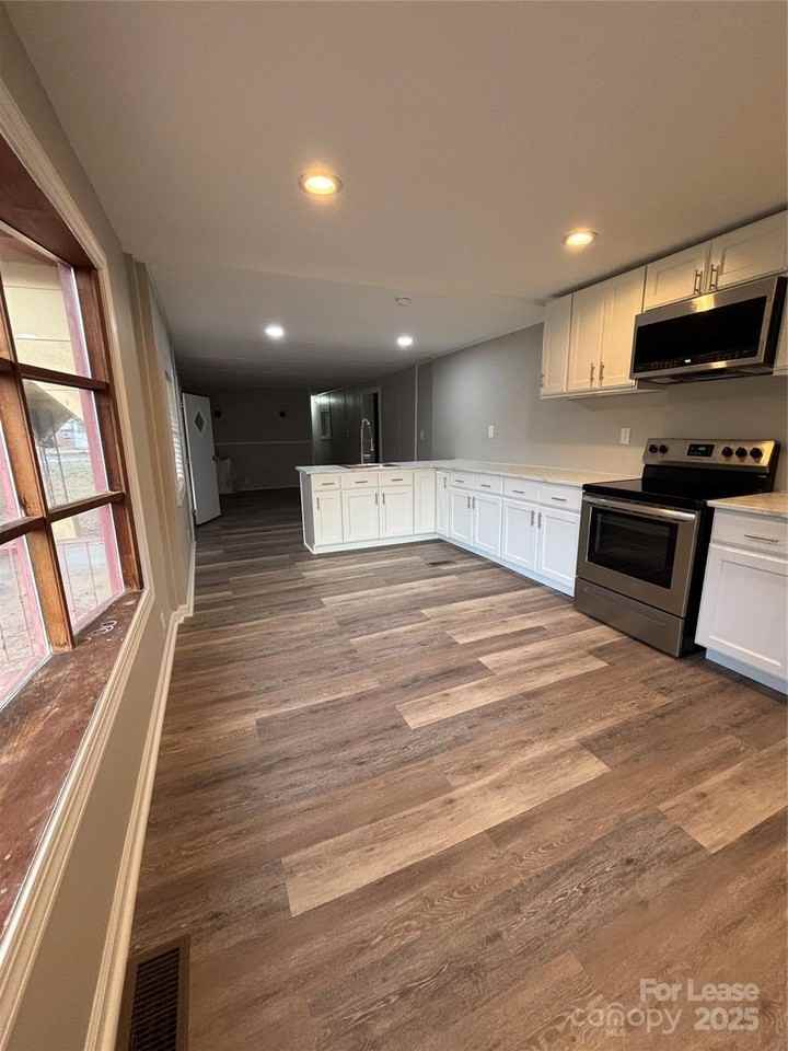 242 John C Rd - Photo 6 of 28