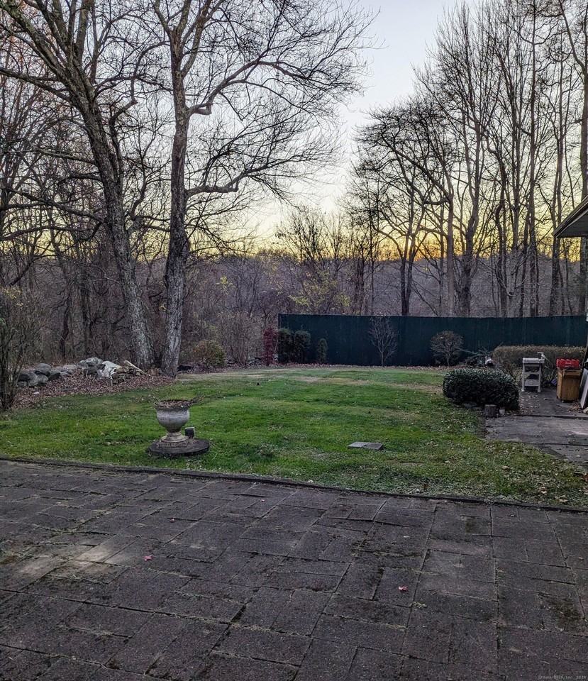 14 Stuart Dr - Photo 3 of 21