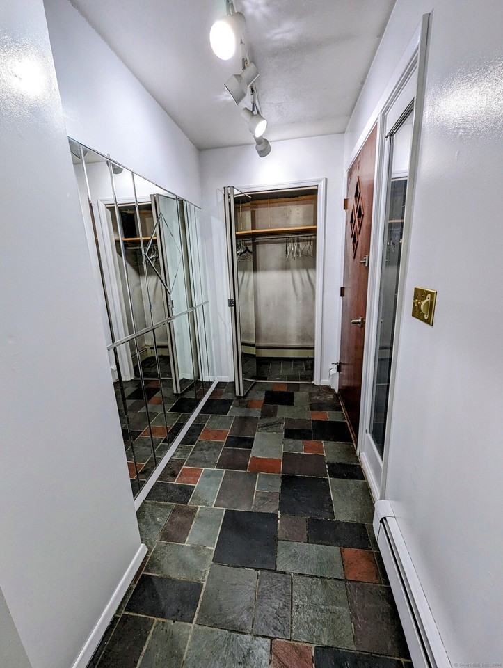 14 Stuart Dr - Photo 5 of 21