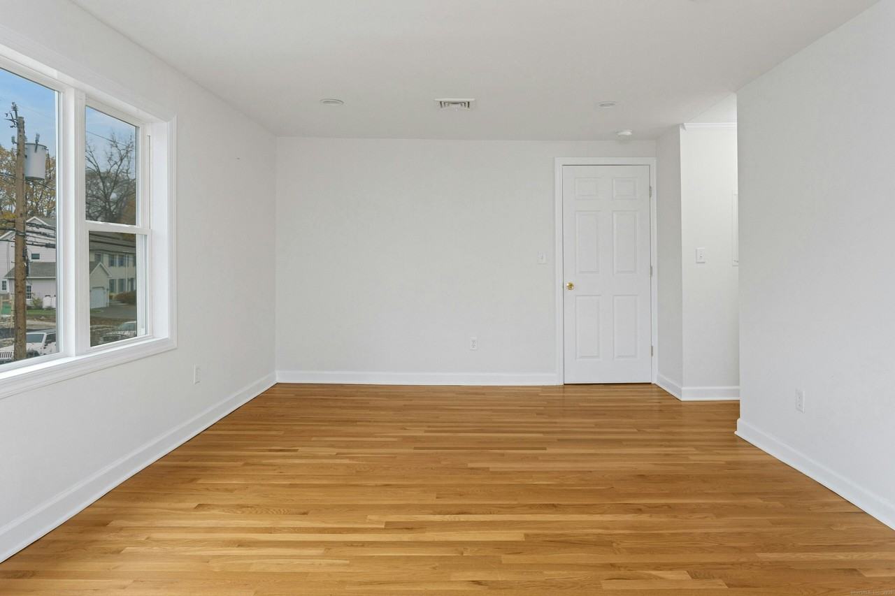 119 Forest St - Photo 6 of 21