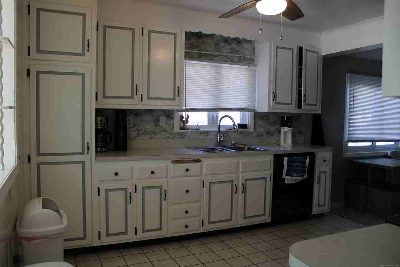 20 Westchester Dr - Photo 4 of 21