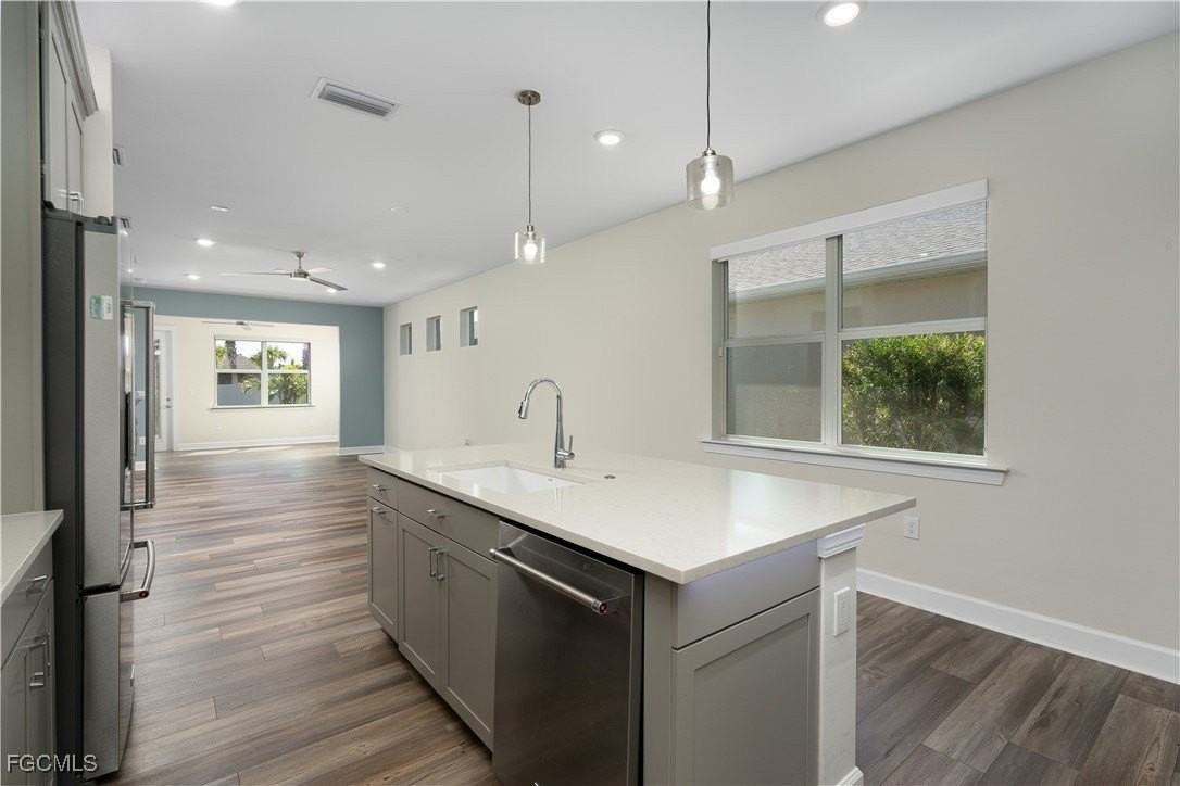 42186 Edgewater Dr - Photo 6 of 35