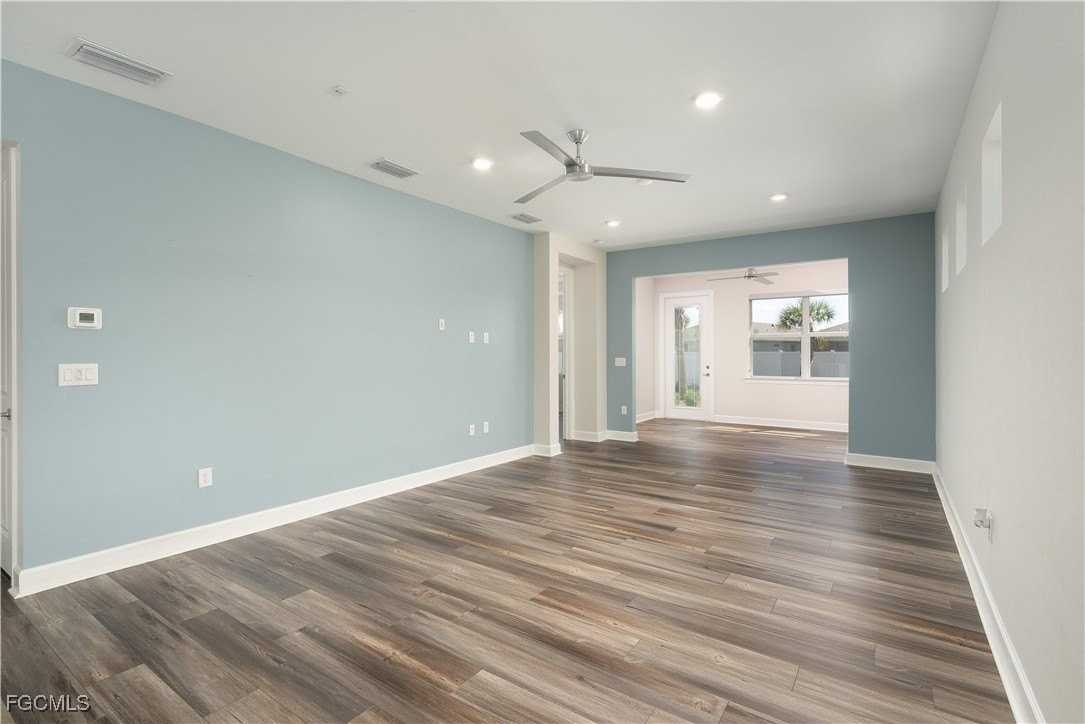 42186 Edgewater Dr - Photo 7 of 35