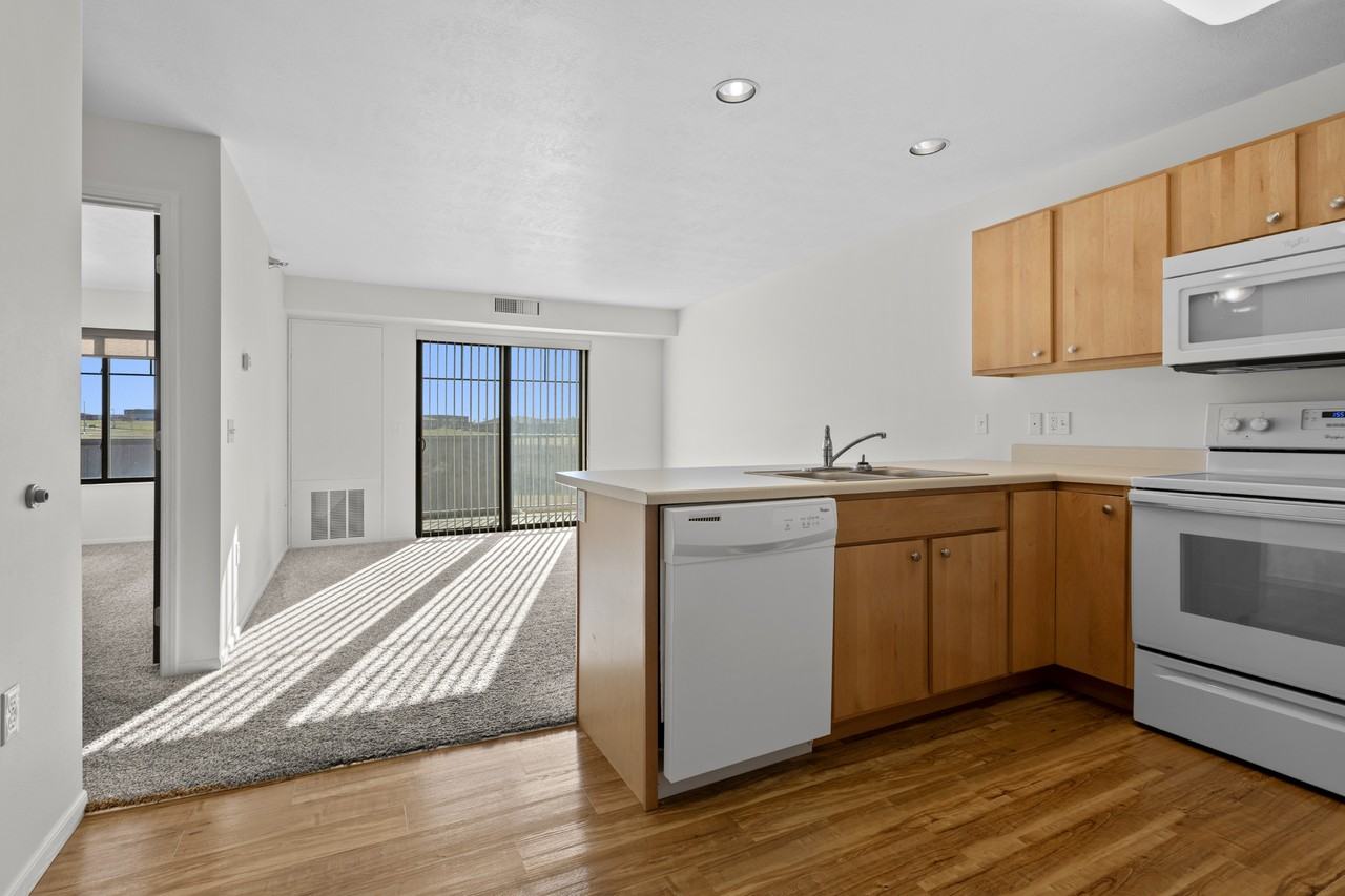 Highlands Ridge Apartments - Photo 2 of 16