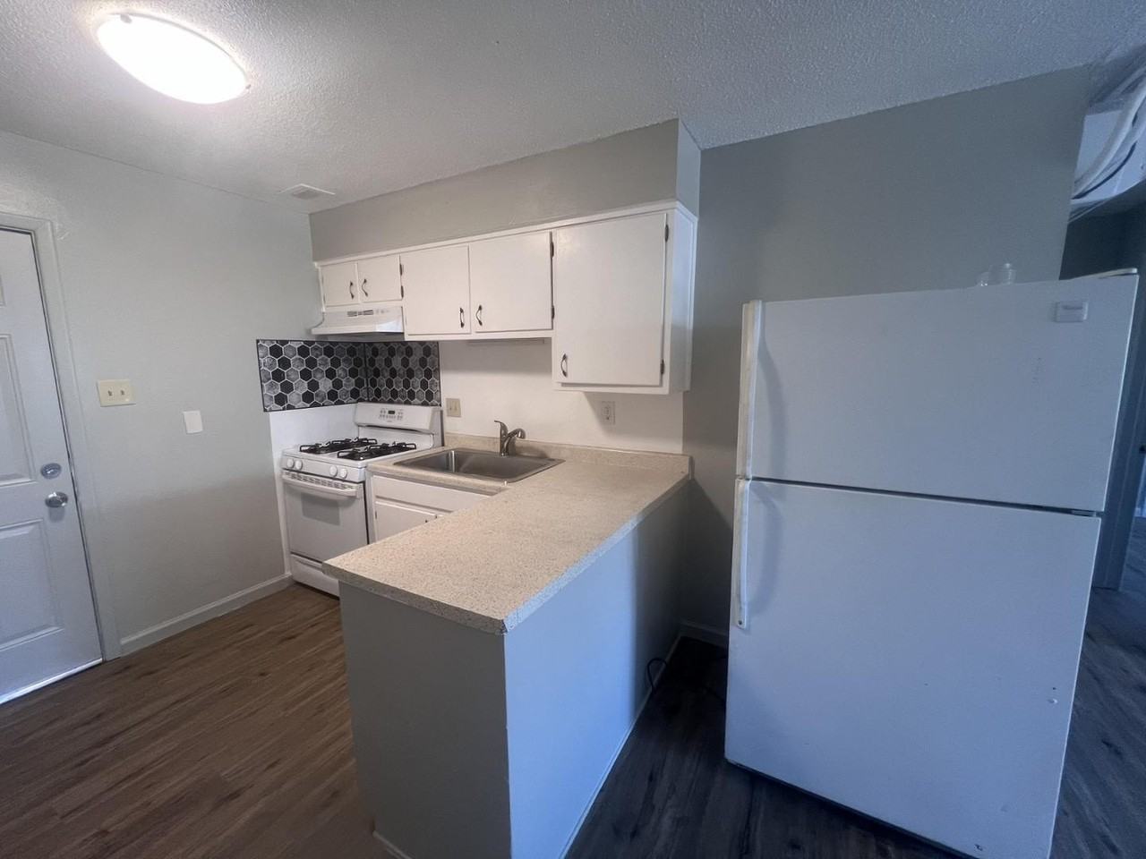 419 Dallas Street Southeast #B - Photo 4 of 25