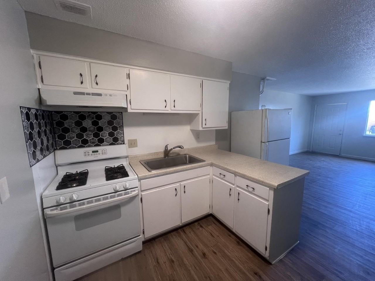 419 Dallas Street Southeast #B - Photo 6 of 25