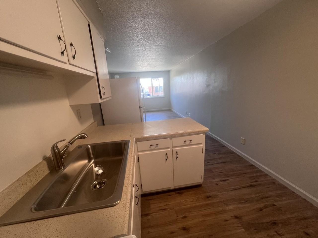 419 Dallas Street Southeast #B - Photo 7 of 25