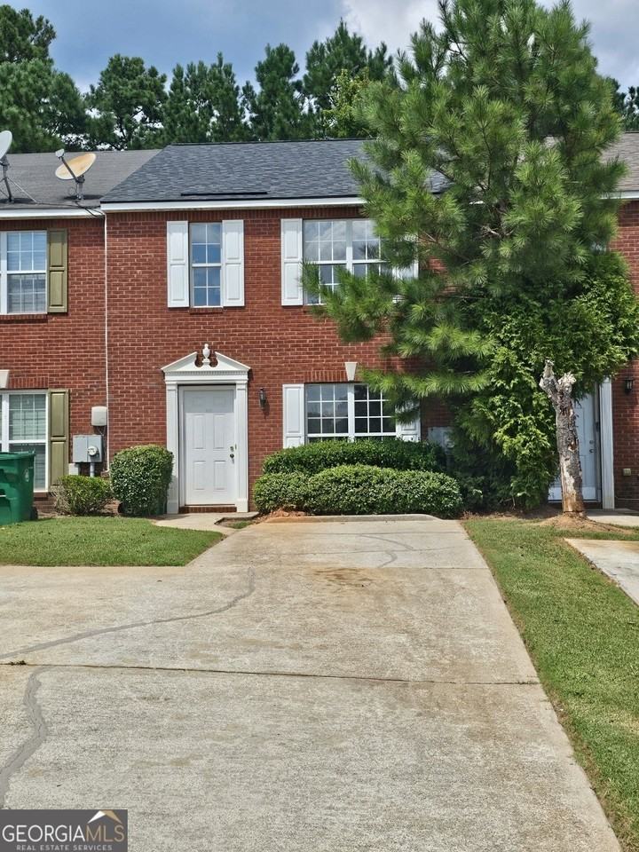 5821 Strathmoor Manor Circle - Photo 2 of 14