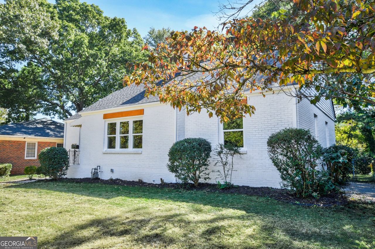 458 Shannon Drive Southwest - Photo 2 of 27