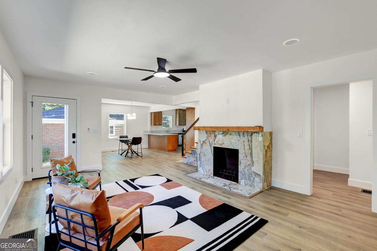 458 Shannon Drive Southwest - Photo 3 of 27