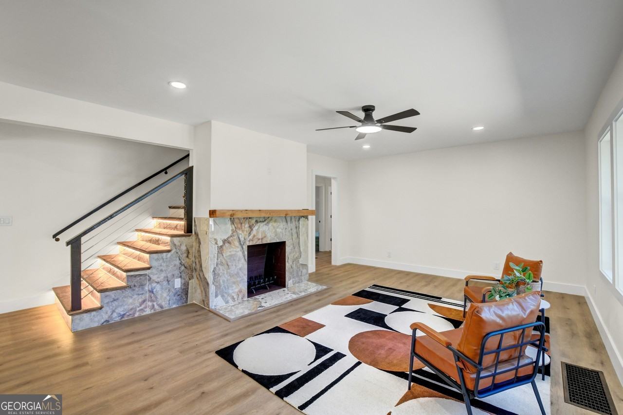 458 Shannon Drive Southwest - Photo 5 of 27