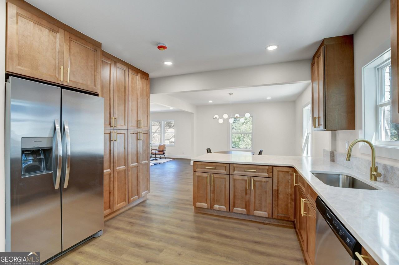 458 Shannon Drive Southwest - Photo 7 of 27