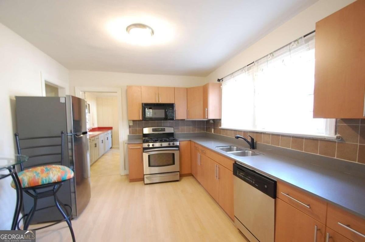 3347 College St - Photo 6 of 40