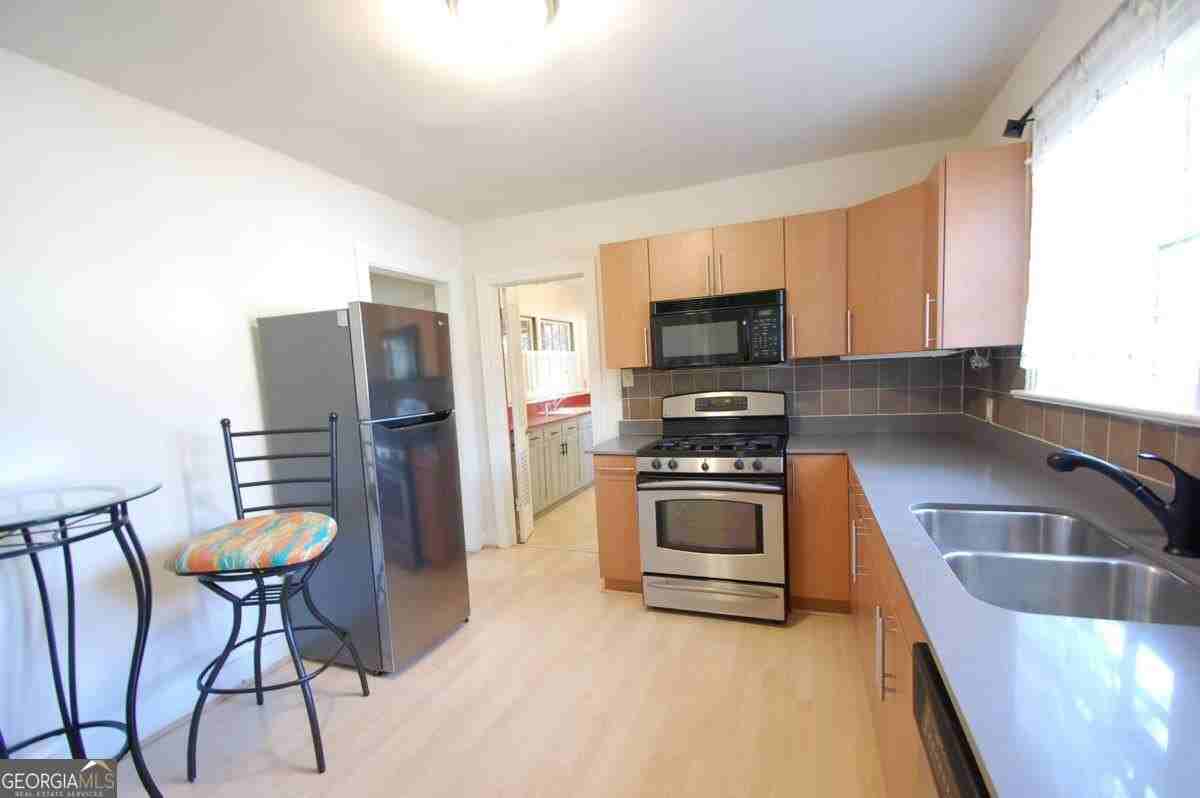 3347 College St - Photo 7 of 40