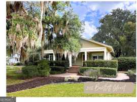 featured image of 208 Bartlett Street