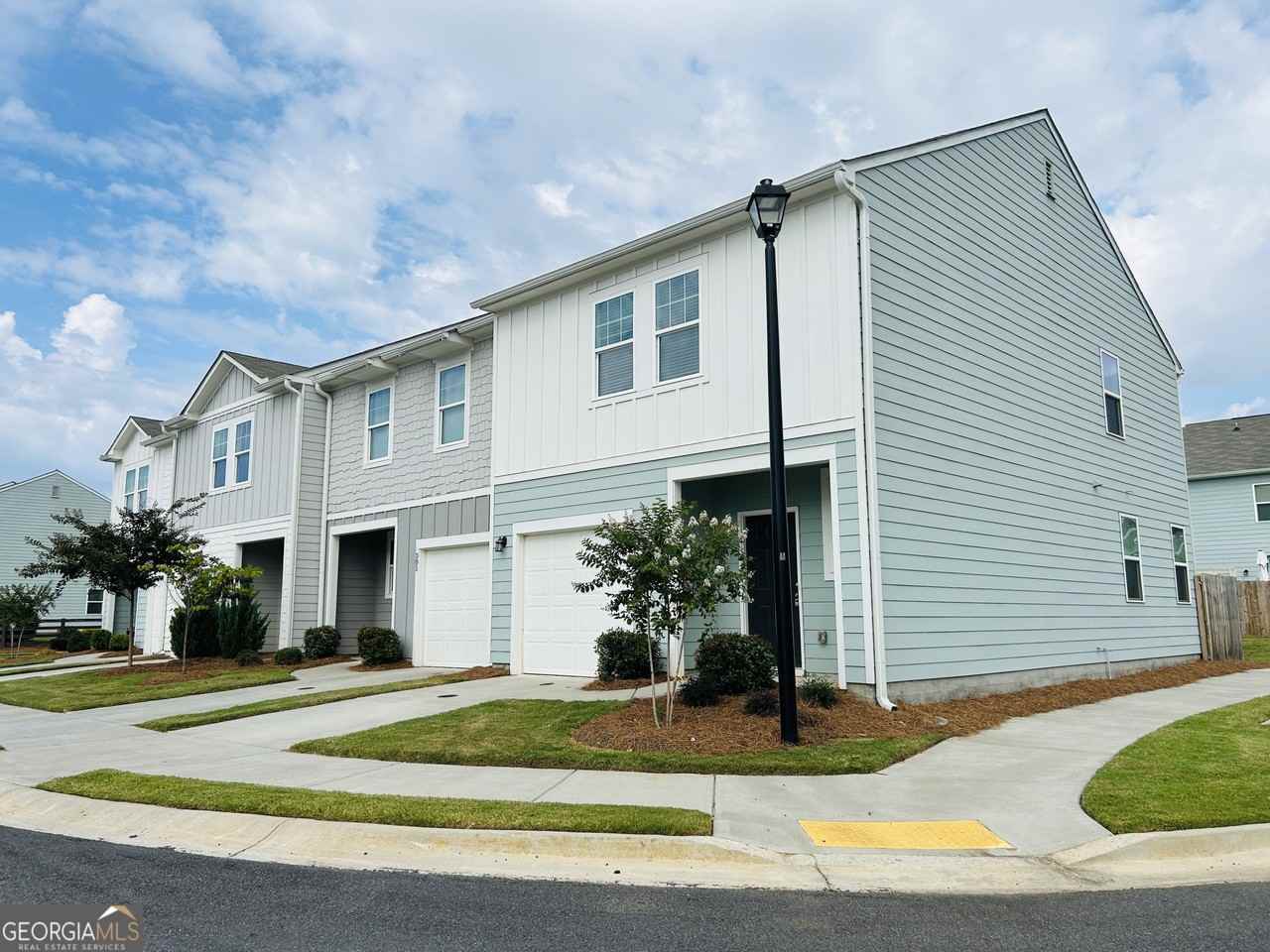 407 Kings Cross Way - Photo 2 of 33