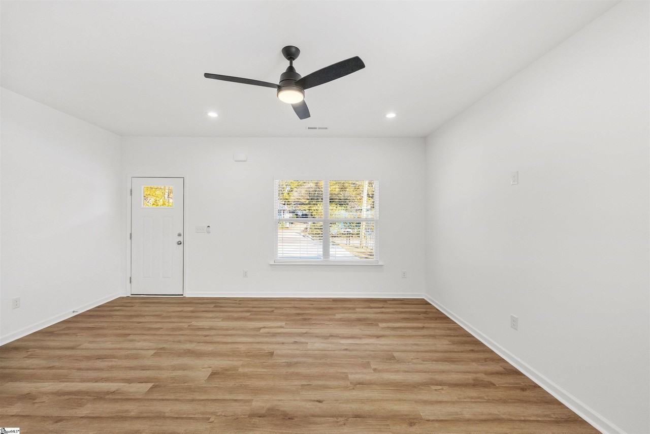 13B Jamison St - Photo 6 of 38