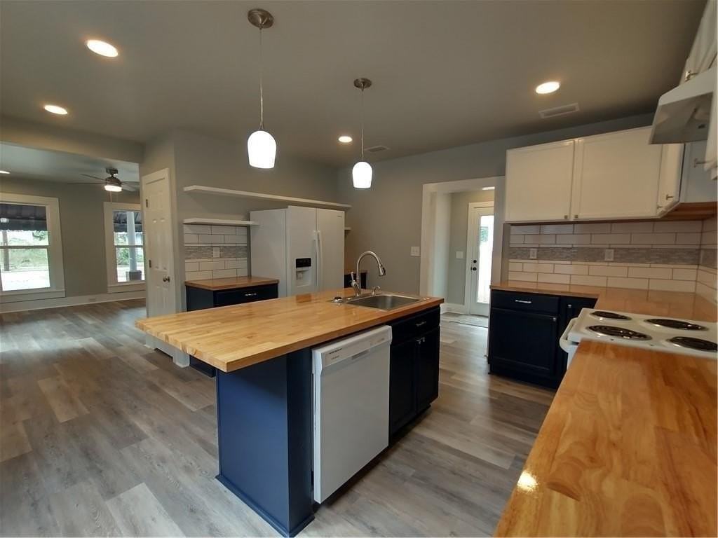 1512 Albany St - Photo 6 of 16